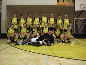 Equipe de floorball en maillots SPORTAMO